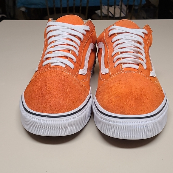 Vans Old Skool low top casual skateboard sneakers. - Picture 2 of 9